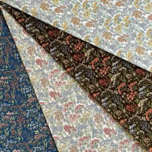 LIBERTY FABRICS リバティプリント イタリア製オーガニックタナローン生地＜Lancashire  Fields＞(ランカシャー・フィールズ)【ダークブラウン地】157J910-CU | オーガニックタナローン | リバティ ・ファブリックス正規販売店｜生地の通販メルシー