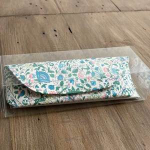 LIBERTY FABRICS リバティプリントを使ったメガネケース＜Imran＞(イムラン)BLブルー 213657 | ステーショナリー |  リバティ・ファブリックス正規販売店｜生地の通販メルシー