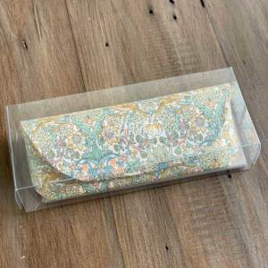 LIBERTY FABRICS リバティプリントを使ったメガネケース＜Strawberry Thief Spring＞(ストロベリーシーフスプリング)GRグリーン  222369 | ステーショナリー | リバティ・ファブリックス正規販売店｜生地の通販メルシー