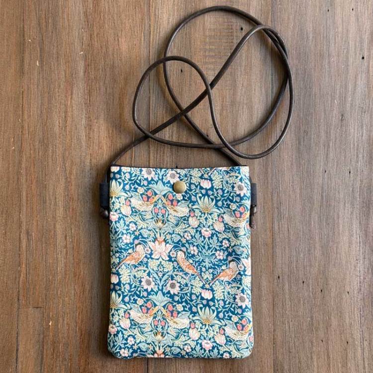 LIBERTY FABRICS リバティプリントを使ったポシェット