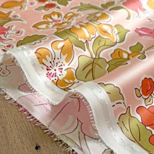 LIBERTY FABRICS リバティプリント シルクサテン生地 インポート(輸入)Belgravia Satin＜Clare  Ricco＞(クレアリッコ)【ピンク地】2323105-A《2023SS BEAUTY AND CHAOS》 | シルク | リバティ ・ファブリックス正規販売店｜生地の通販メルシー