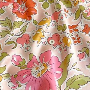 LIBERTY FABRICS リバティプリント シルクサテン生地 インポート(輸入)Belgravia Satin＜Clare  Ricco＞(クレアリッコ)【ピンク地】2323105-A《2023SS BEAUTY AND CHAOS》 | シルク | リバティ ・ファブリックス正規販売店｜生地の通販メルシー