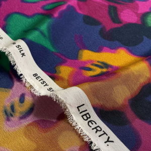 LIBERTY FABRICS リバティプリント シルククレープデシン生地