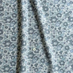 LIBERTY FABRICS リバティプリント 国産エアリーコット生地＜Betsy＞(ベッツィ)【ブルーグレー】3332019-J22W |  エアリーコット | リバティ・ファブリックス正規販売店｜生地の通販メルシー