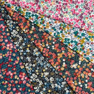 LIBERTY FABRICS リバティプリント 国産タナローン生地＜Wiltshire＞(ウィルトシャー)【ホワイト地×ピンクパープル】3339009P-J24E  | Pearly Christmas 2024 | リバティ・ファブリックス正規販売店｜生地の通販メルシー