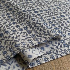 LIBERTY FABRICS リバティプリント 国産タナローン生地＜SleepingRose＞(スリーピングローズ)【ネイビー花×グレー地】3630275-J24C  | メルシー本店10周年記念コレクション | リバティ・ファブリックス正規販売店｜生地の通販メルシー