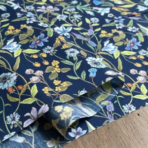 LIBERTY FABRICS リバティプリント  国産タナローン生地＜Megumi＞(メグミ)【ブルー/ネイビー地】3633126-SD23A《2023SS BEAUTY AND CHAOS》 |  2023年春夏柄 | リバティ・ファブリックス正規販売店｜生地の通販メルシー