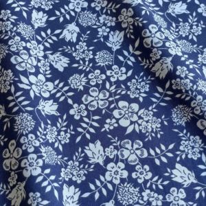 LIBERTY FABRICS リバティプリント 国産プレミアムポンジー生地＜Edenham  Shadow＞(エディナムシャドゥ)【ネイビー】3633246-J23B | リバティ・ファブリックストレジャーハンティング | リバティ ・ファブリックス正規販売店｜生地の通販メルシー