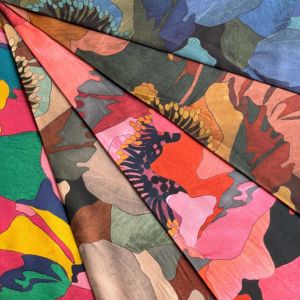 LIBERTY FABRICS リバティプリント イタリア製タナローン生地＜Peony Parade＞(ピオニー・パレード)【ブラウン】3634201-24DU《2024AW  The Curated Floral》 | 2024年秋冬柄(The Curated Floral) | リバティ ・ファブリックス正規販売店｜生地の通販メルシー