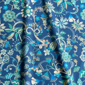 LIBERTY FABRICS リバティプリント イタリア製タナローン生地＜Beautifully Bizarre＞(ビューティフリー・ビザー)【ブルー地】3634240-24BU《2024AW  The Curated Floral》 | 2024年秋冬柄(The Curated Floral) | リバティ・ファブリックス正規販売店｜生地 の通販メルシー