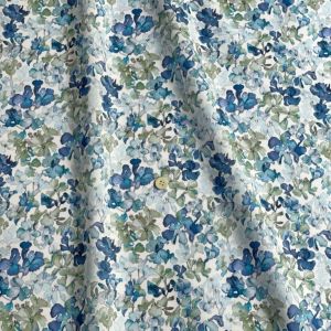 LIBERTY FABRICS リバティプリント イタリア製タナローン生地＜Lily  Jane＞(リリー・ジェーン)【ブルー×グリーン/ホワイト地】3634249-24AU《2024AW The Curated Floral》 |  2024年秋冬柄(The Curated Floral) | リバティ・ファブリックス正規販売店｜生地の通販メルシー