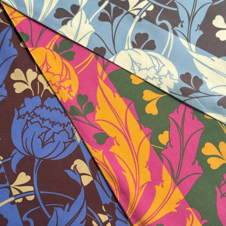 【イタリア生地】新品、タグ付きファブリス　定価5万円 LIBERTY FABRICS リバティプリント イタリア製タナローン生地