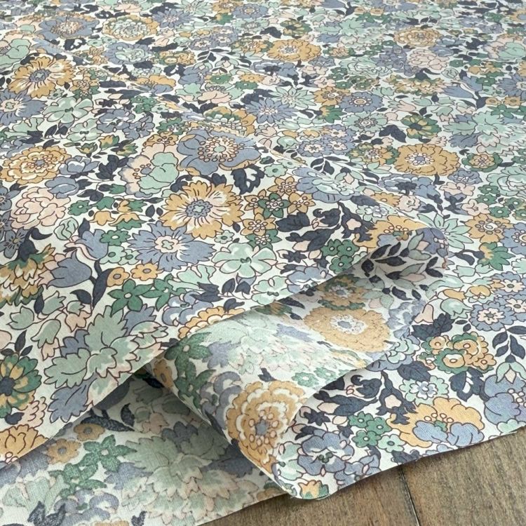 【美品】コンパニーアイタリアーナ　イタリア製　ファー　ポンチョ　グリーン LIBERTY FABRICS リバティプリント イタリア製タナローン生地
