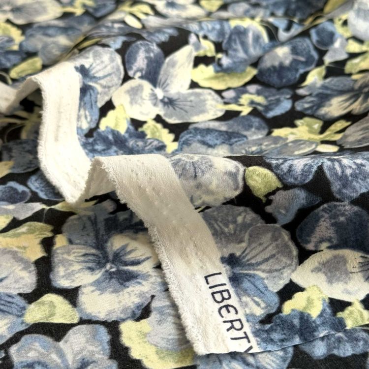 LIBERTY FABRICS リバティプリント 国産イズリントン・ブロード生地(綿