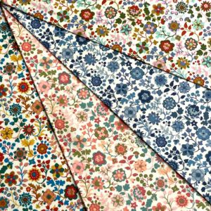 LIBERTY FABRICS リバティプリント イタリア製タナローン生地＜Dasha  Floral＞(ダーシャ・フローラル)【ブルー】363J4227-24CU《2024AW Native Flowers》 |  2024年秋冬追加柄(Native Flowers) | リバティ・ファブリックス正規販売店｜生地の通販メルシー