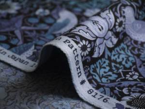 moda fabrics(モダ・ファブリックス)William Morris ウィリアムモリス シーチング生地＜Strawberry  Thief＞(ストロベリースィーフ)いちご泥棒＜INDIGO(インディゴ)＞8176-33 | William Morris(moda fabric)  | リバティ・ファブリックス正規販売店｜生地の通販メルシー