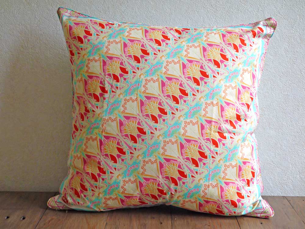 LIBERTY FABRICS リバティプリントを使ったクッションカバー＜Ianthe