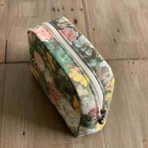 モンステラリーフプリントポーチ LIBERTY FABRICS リバティプリントを使ったミニポーチ