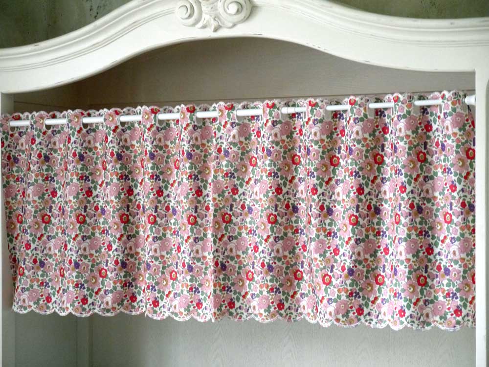 LIBERTY FABRICS リバティプリントを使ったカフェカーテン＜Betsy