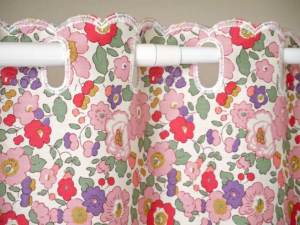 LIBERTY FABRICS リバティプリントを使ったカフェカーテン＜Betsy