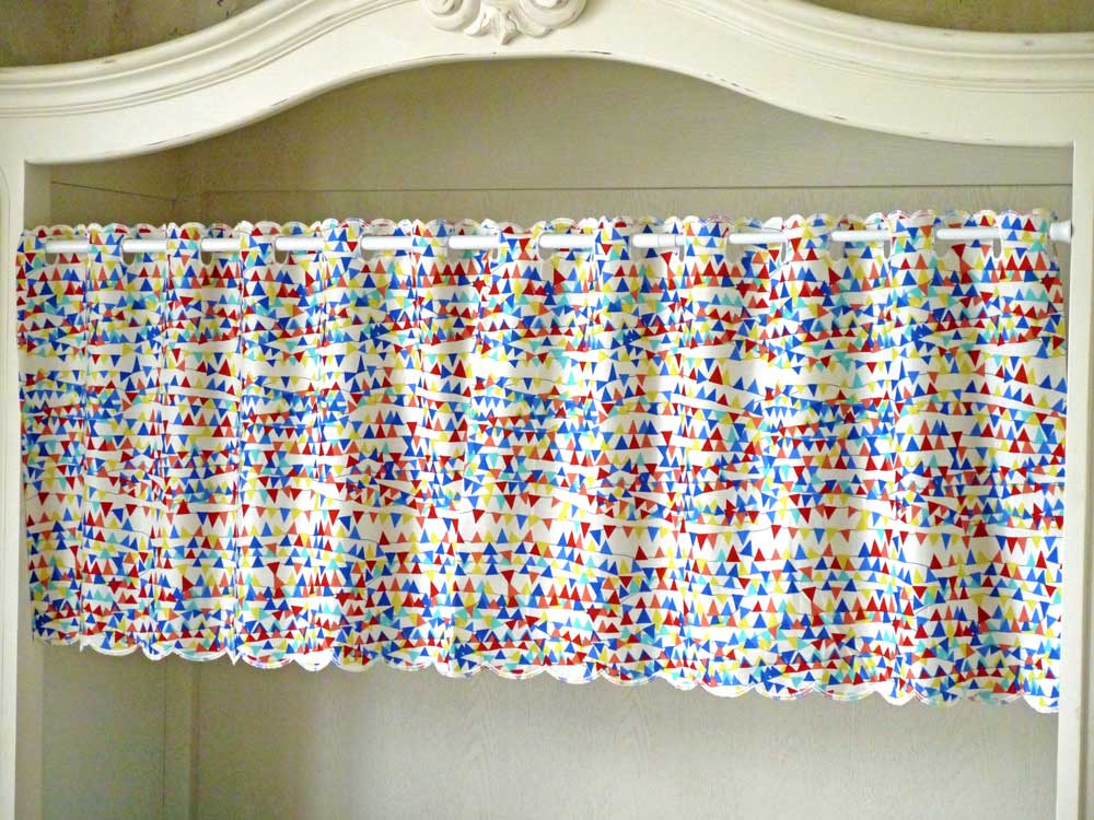 カフェカーテン　パッチワーク　アンティーク　リバティ　リボン　ハート ra LIBERTY FABRICS リバティプリントを使ったカフェカーテン＜Robin