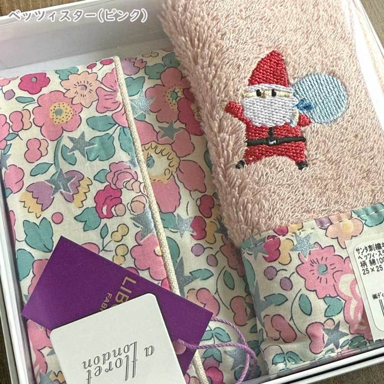 LIBERTY FABRICS リバティプリントを使ったサンタ刺繍クリスマスギフト