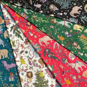 LIBERTY FABRICS リバティプリント 国産タナローン生地＜Liberty Christmas＞(リバティクリスマス)【レッド】DC29895-J22C  | Liberty Christmas 2022 | リバティ・ファブリックス正規販売店｜生地の通販メルシー