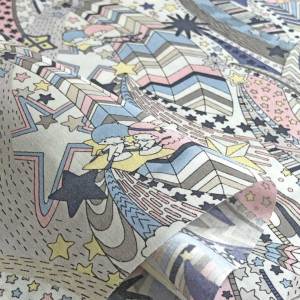 リトルツインスターズ×リバティファブリックス ～45TH ANNIVERSARY COLLECTION(45周年記念)～LIBERTY FABRICS  リバティプリント 国産タナローン生地＜My Starry Sky＞(マイ・スターリー・スカイ)【ブルー】DC30713-J20C | リバティ×マイメロディ＆キキララ  コラボ柄 ...