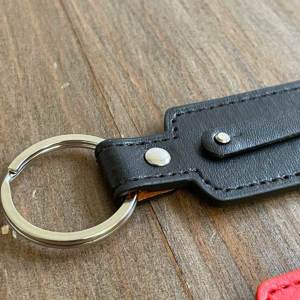 オリジナルキーホルダーが作れる合皮パーツ 名入れ ブラック/レッド