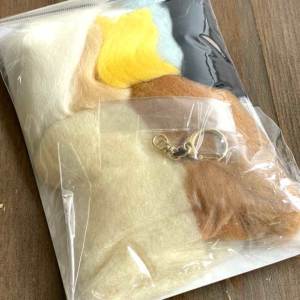 フェルト羊毛でつくるどうぶつとおやつのマスコット「茶クマと