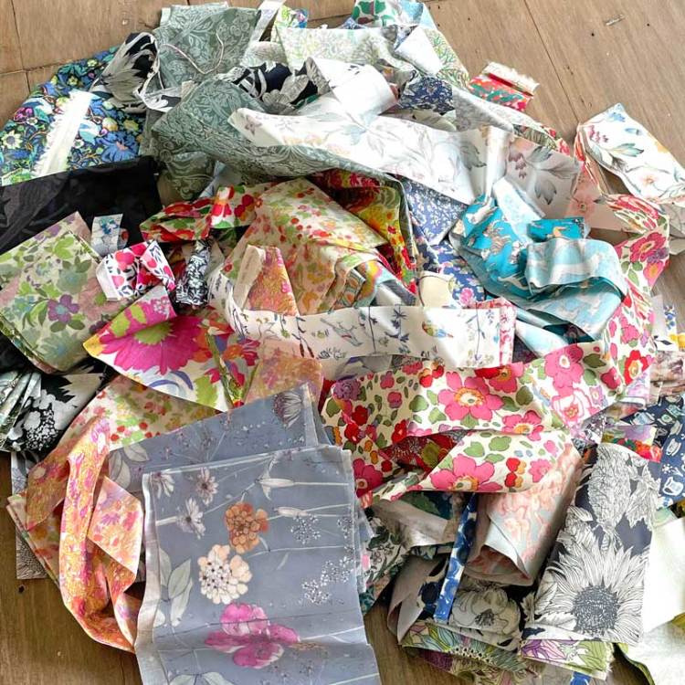 LIBERTY FABRICS リバティプリント ラミネート生地のはぎれ