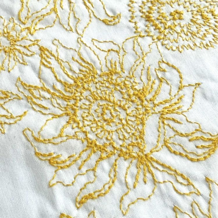 LIBERTY FABRICS リバティプリント 60ローン刺繍生地＜Small Sus