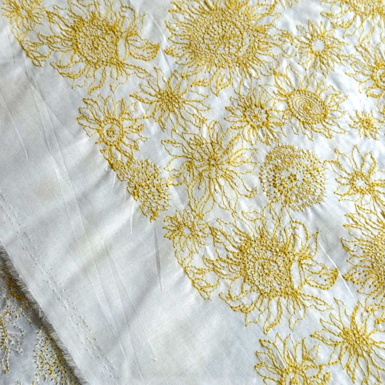 LIBERTY FABRICS リバティプリント 60ローン刺繍生地＜Small Sus