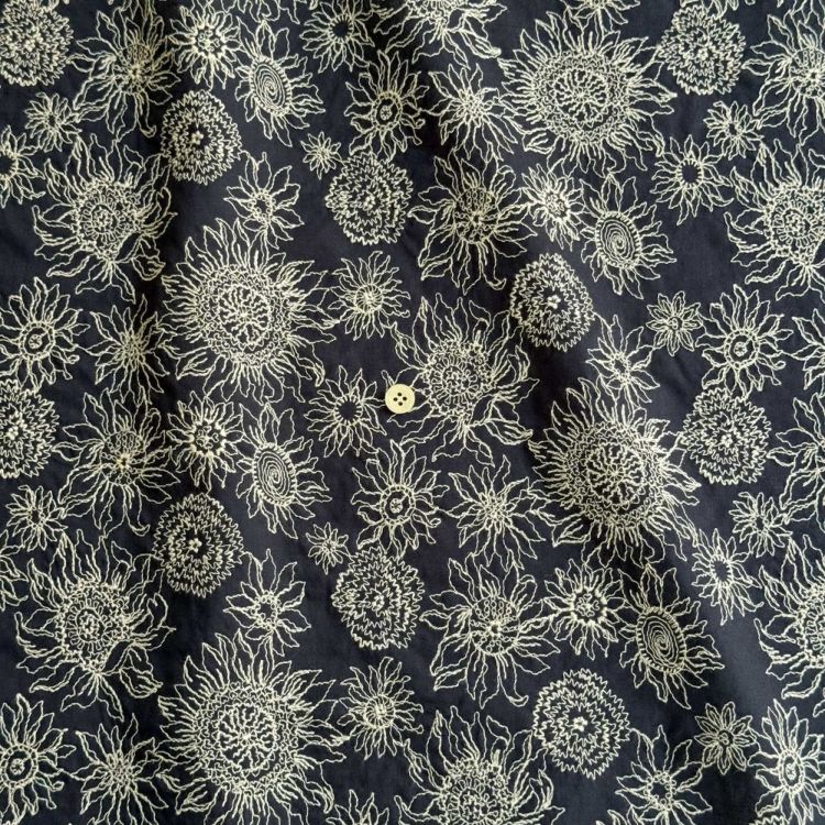 LIBERTY FABRICS リバティプリント 60ローン刺繍生地＜Small Sus
