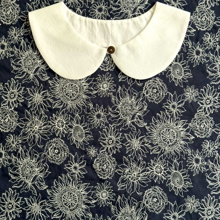 LIBERTY FABRICS リバティプリント 60ローン刺繍生地＜Small Sus