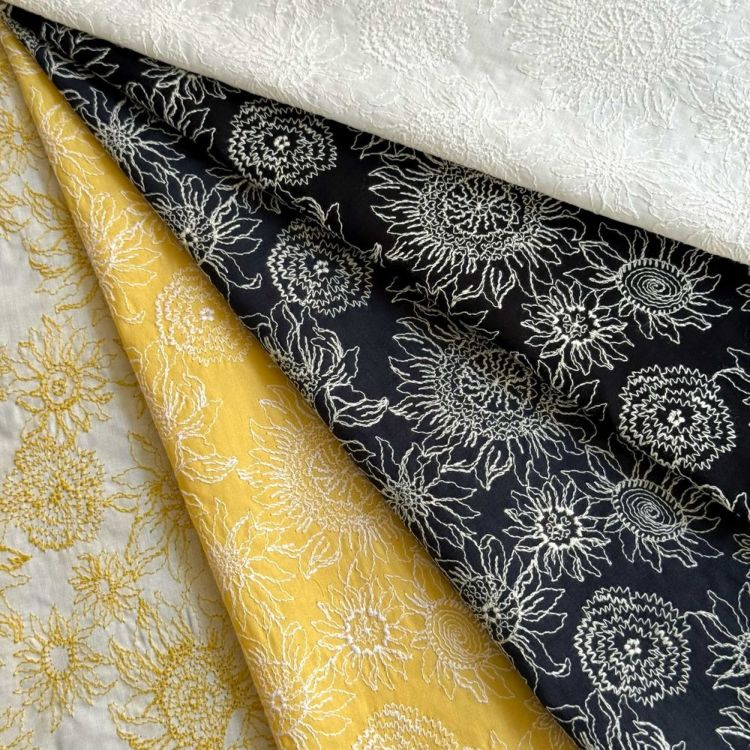 LIBERTY FABRICS リバティプリント 60ローン刺繍生地＜Small Sus