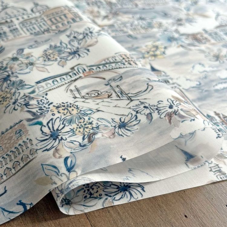 LIBERTY FABRICS リバティプリント イタリア製つや消しラミネート
