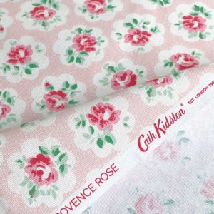 Cath Kidston キャスキッドソン 生地 コットンファブリック＜Provence Rose Pink＞(プロヴァンスローズ ピンク)バラ  PROVENCE-ROSE | Cath Kidston キャスキッドソン | リバティ・ファブリックス正規販売店｜生地の通販メルシー