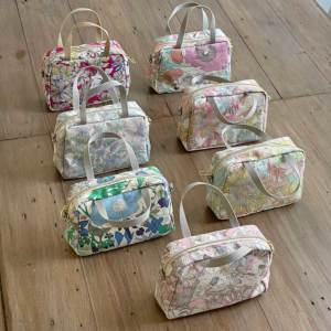 LIBERTY FABRICS リバティプリントを使ったショルダーポーチ