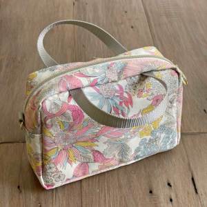 LIBERTY FABRICS リバティプリントを使ったショルダーポーチ
