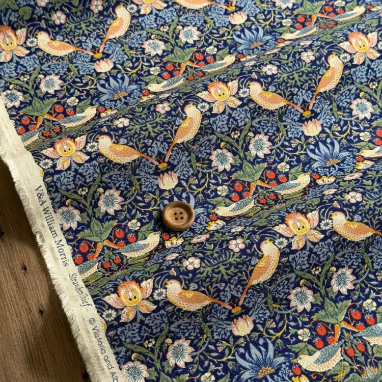 V&A William Morris ウィリアムモリス シーチング生地＜Strawberry