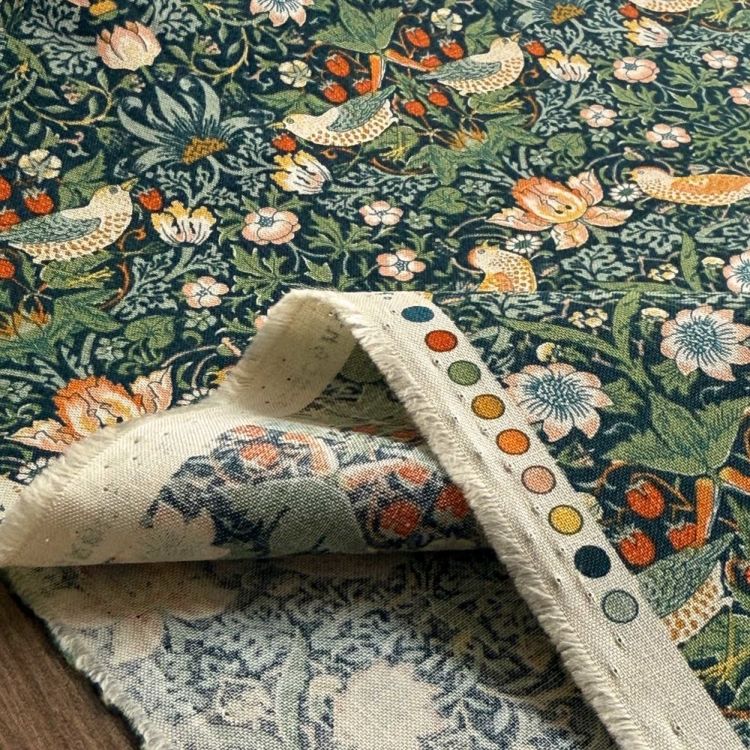 V&A William Morris ウィリアムモリス シーチング生地＜Strawberry