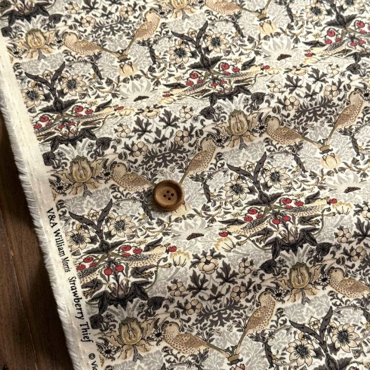 V&A William Morris ウィリアムモリス シーチング生地＜Strawberry