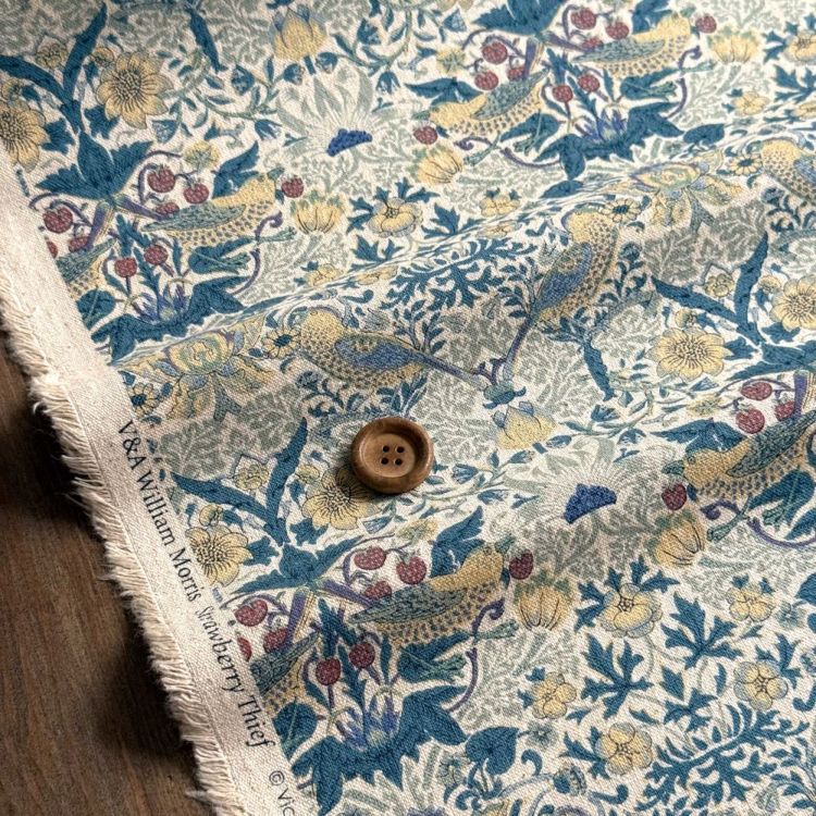 V&A William Morris ウィリアムモリス 綿麻キャンバス生地＜Strawberry