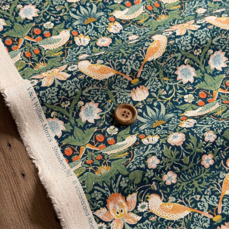V&A William Morris ウィリアムモリス 綿麻キャンバス生地＜Strawberry